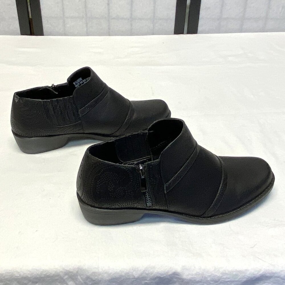 Easy Street Comfort Wave Black Cutout Low Block Heel Booties 9.5WW Faux Leather - Picture 4 of 13